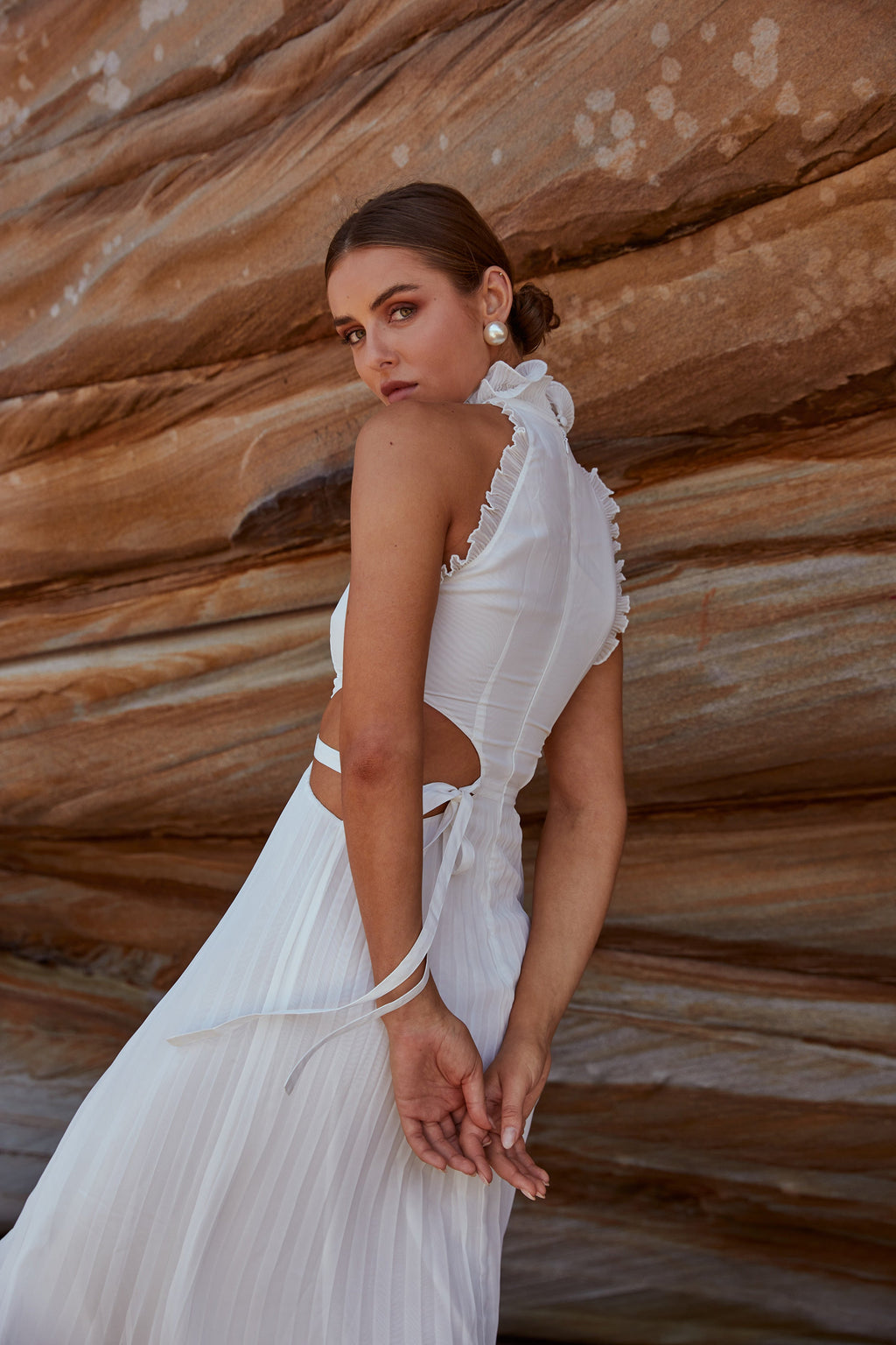Vestido maxi Noya plisado con cut-out en la cintura