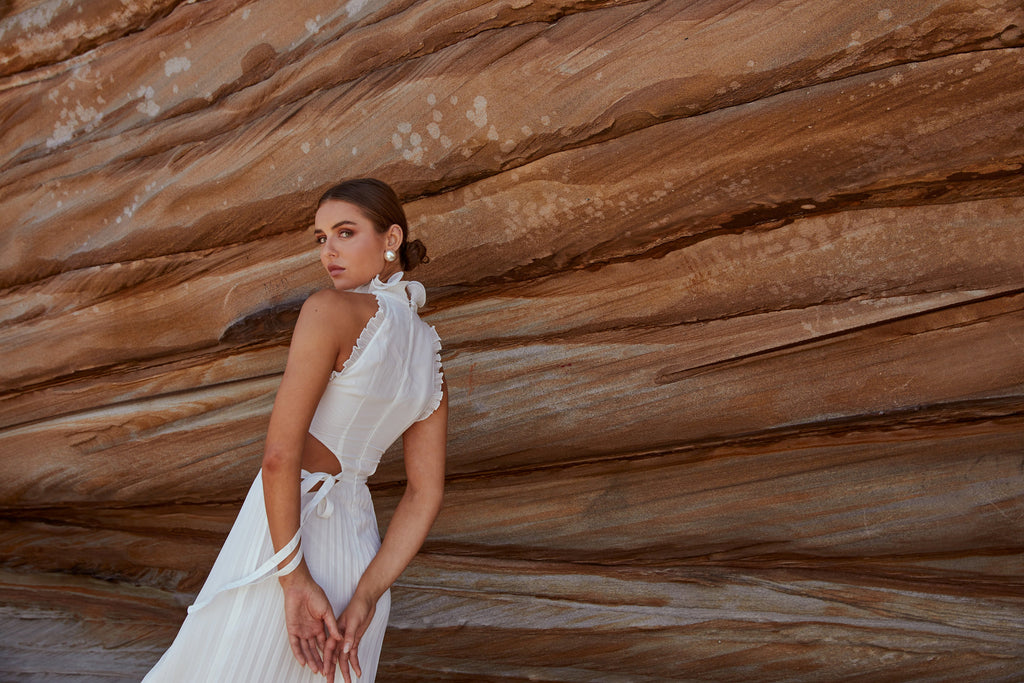 Vestido maxi Noya plisado con cut-out en la cintura