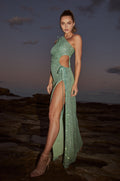Vestido maxi Nour de lentejuelas verde menta con escote asimétrico