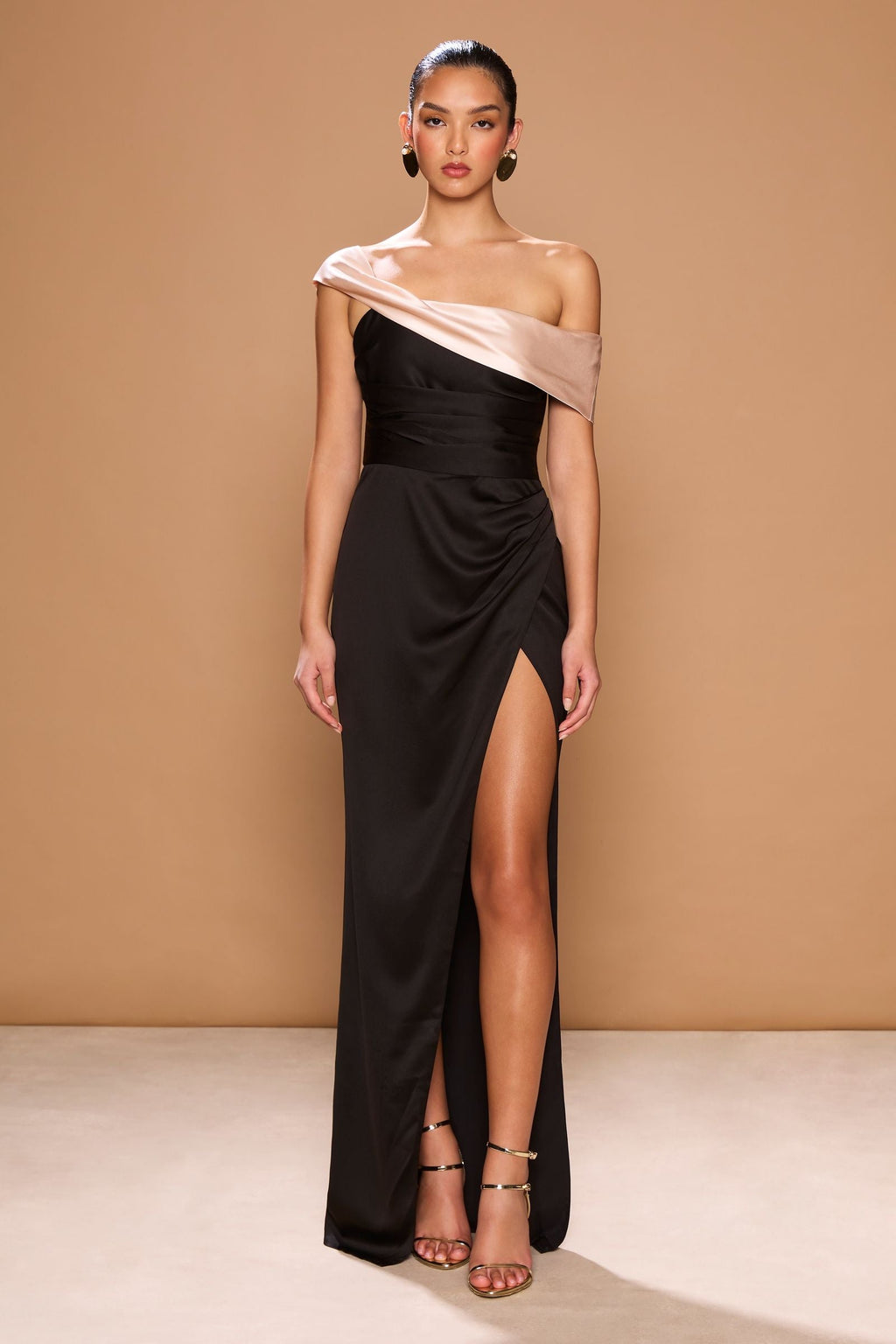 Vestido largo bicolor Tuscany de seda con hombros descubiertos