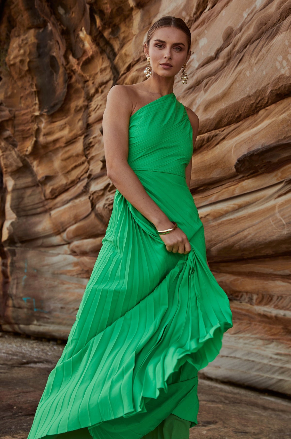 Vestido largo Azalea de un hombro en verde Barcelona