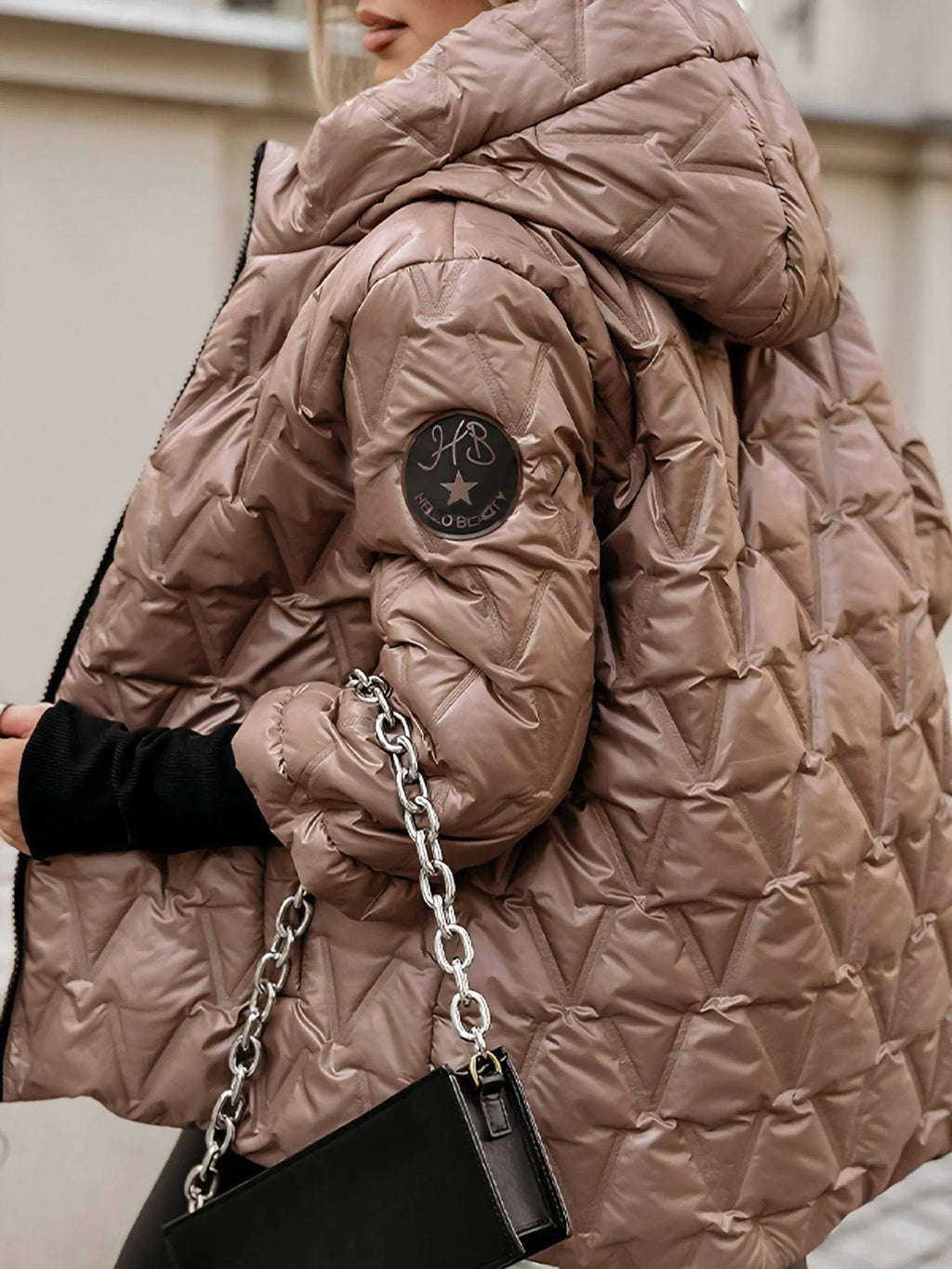 Chaqueta acolchada de mujer con capucha