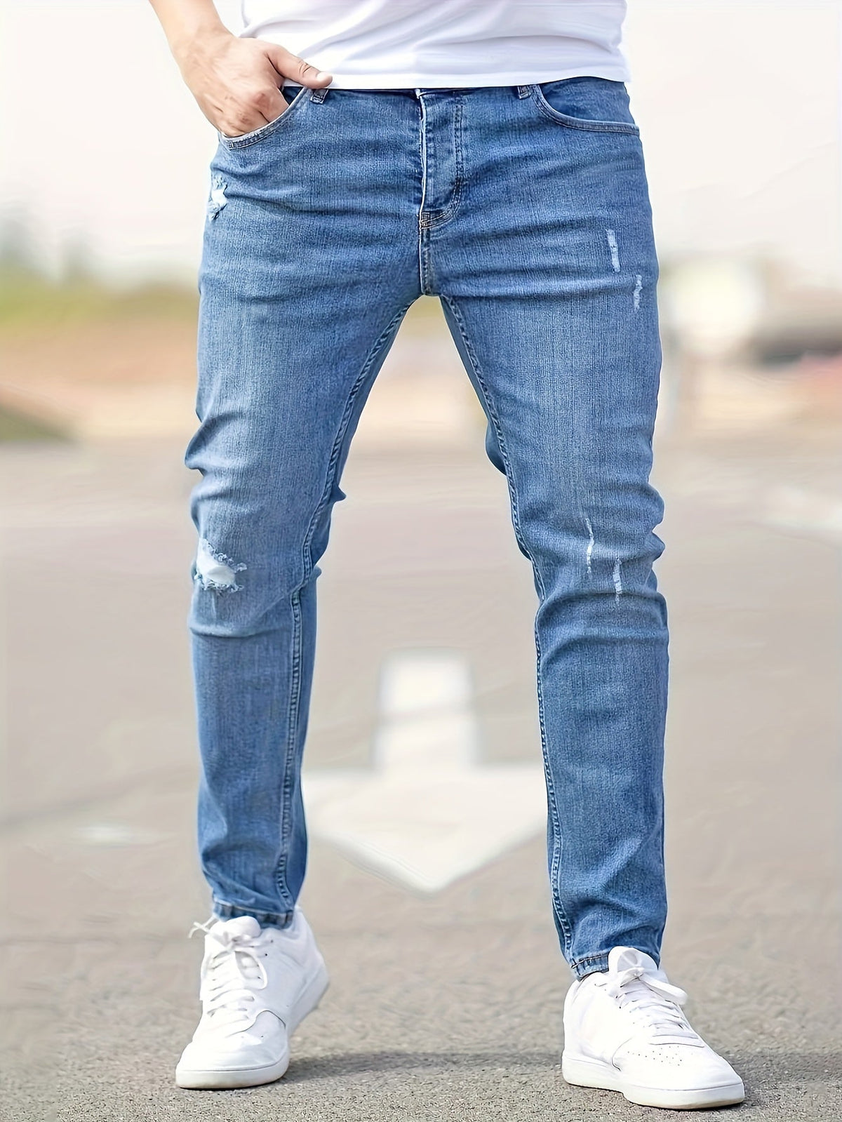 Jeans slim fit para hombre con detalles desgastados