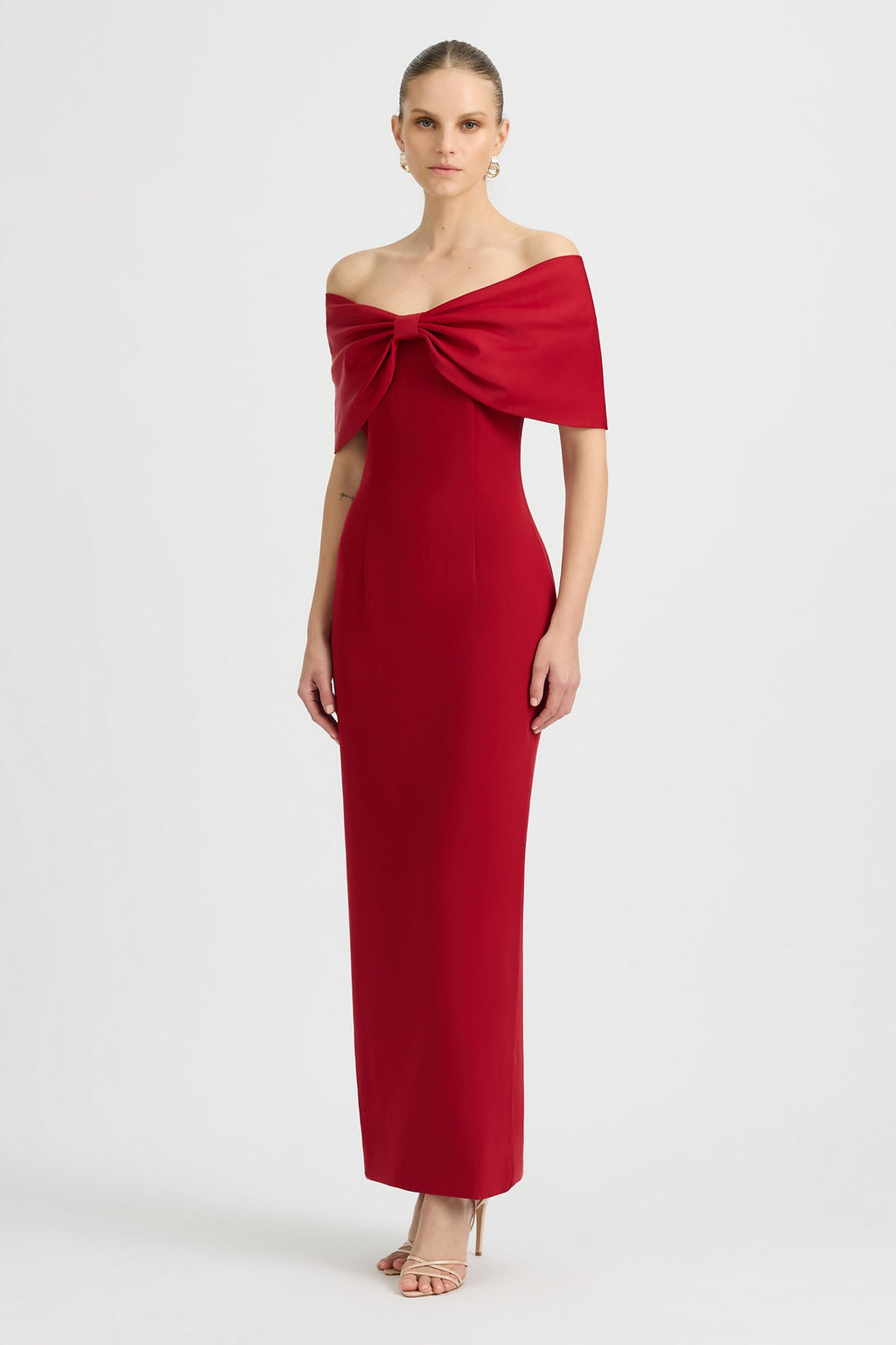 Vestido Belluno rojo Sorrento con lazo de hombros descubiertos