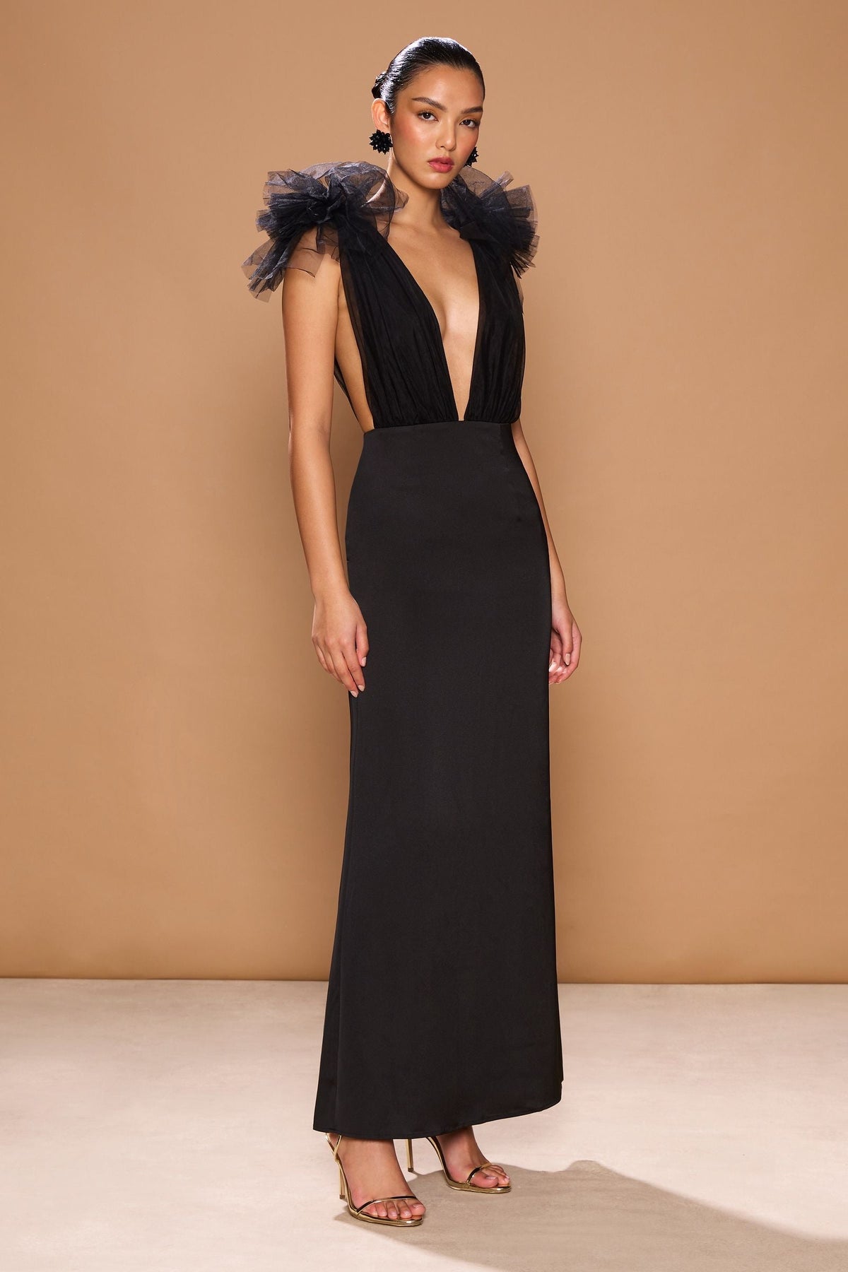 Vestido de gala Como con escote profundo y tul artesanal