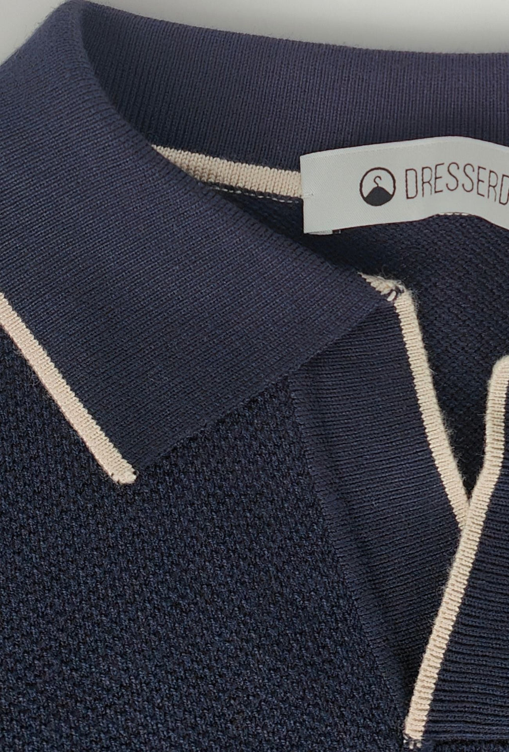 Polo de hombre Dresserd de manga larga en punto azul marino con escote Derby