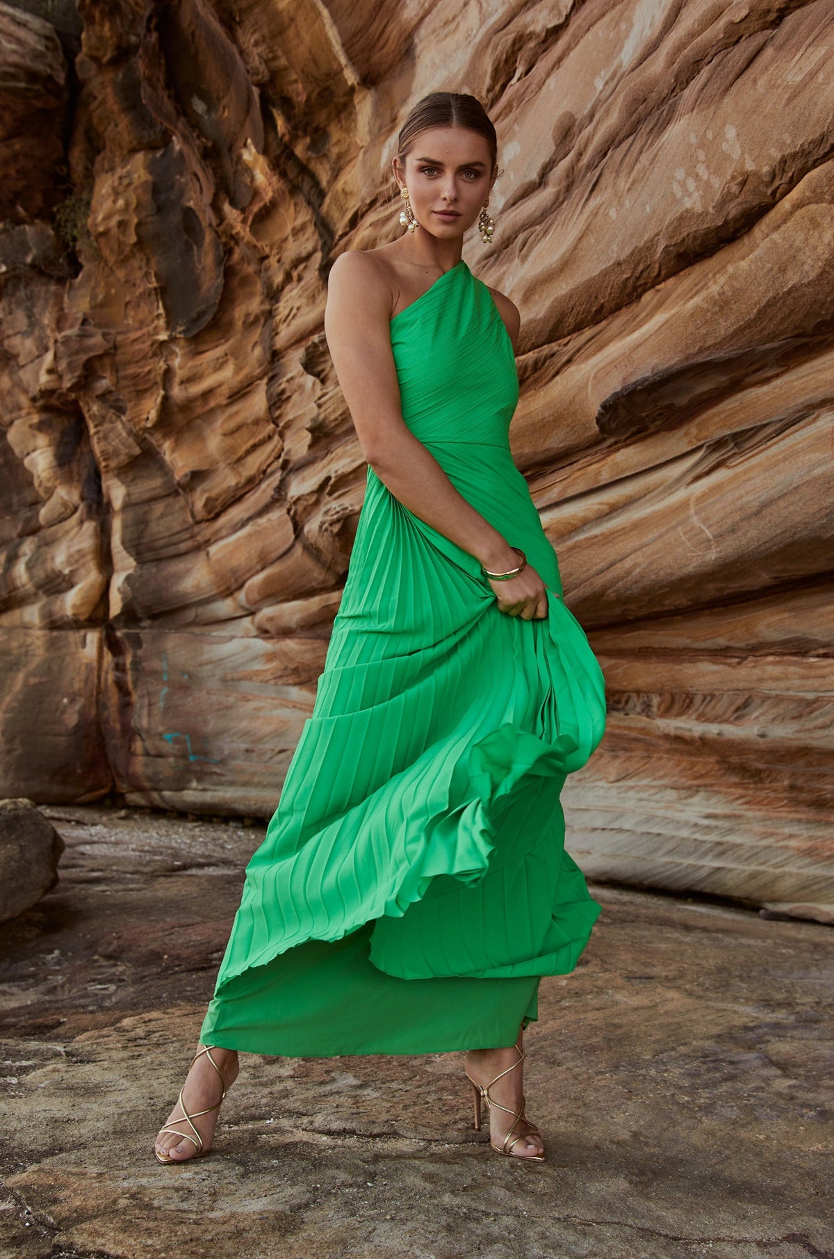 Vestido largo Azalea de un hombro en verde Barcelona
