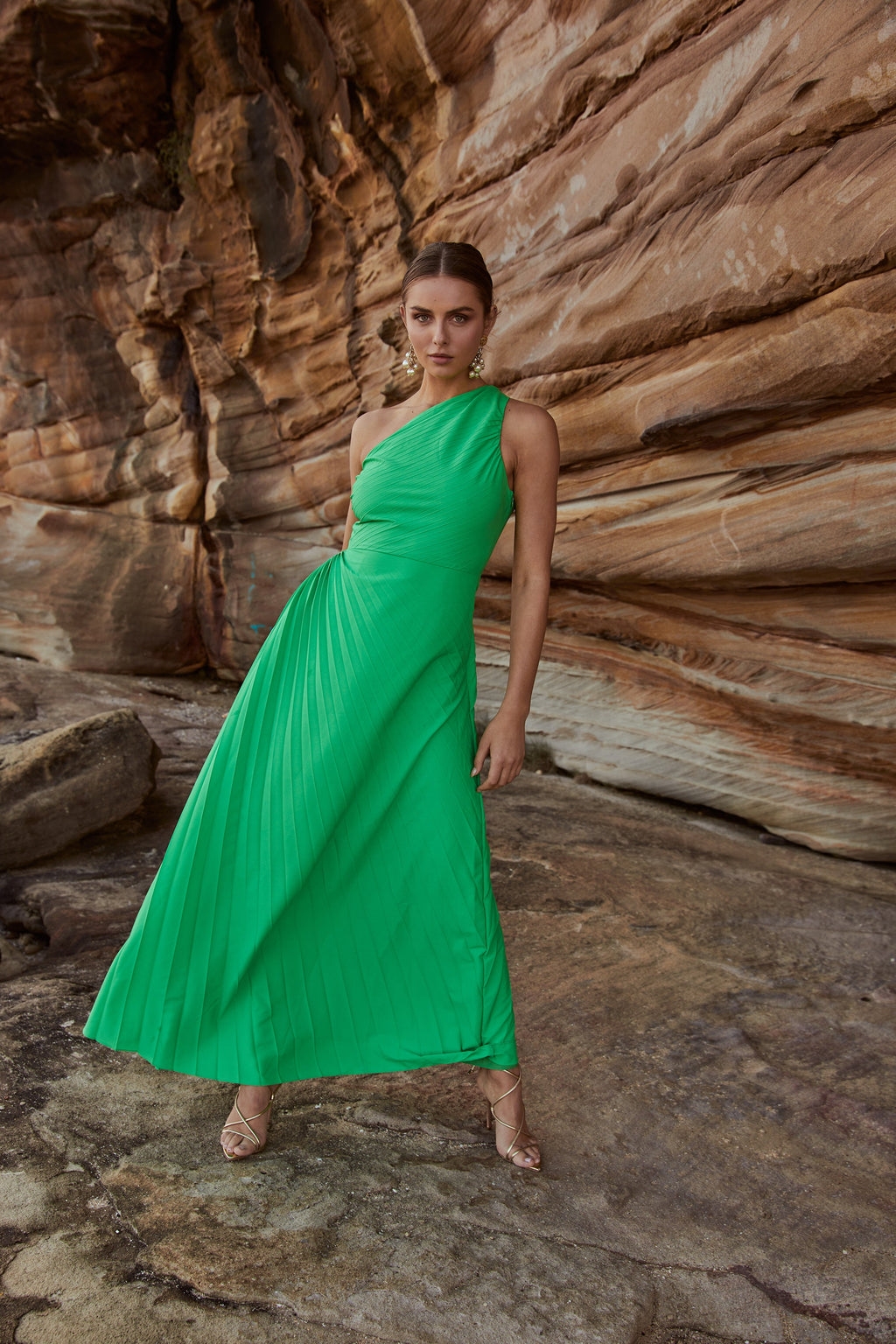 Vestido largo Azalea de un hombro en verde Barcelona