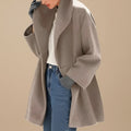 Abrigo oversize de mujer con cuello amplio de lana